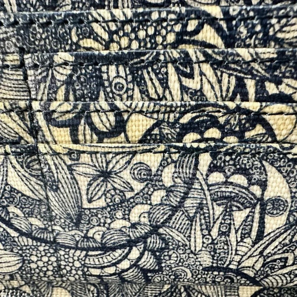 Sakroots Artist Circle Zip Around Wallet in Desert Spirit Blue - Picture 12 of 14